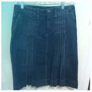 Burberry denim jean blue pleated skirt size 6 nwot
